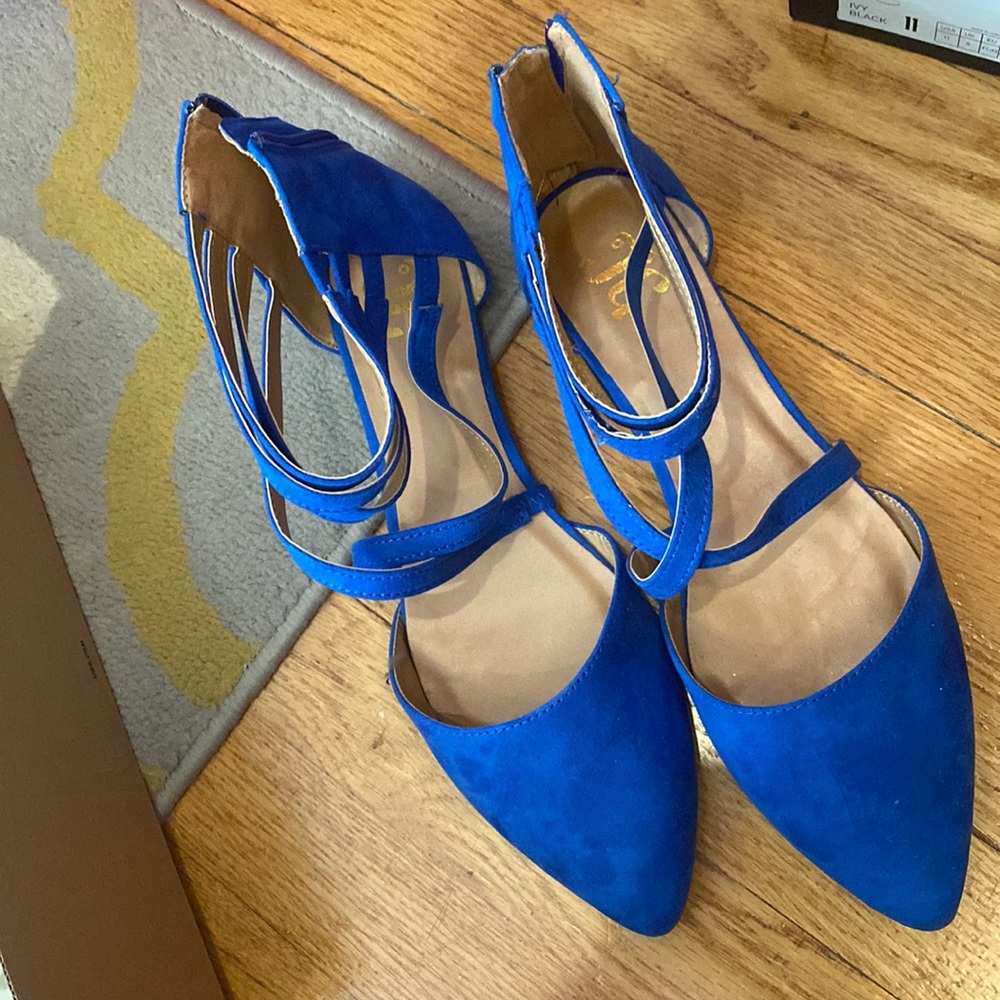 NEW — women’s flats